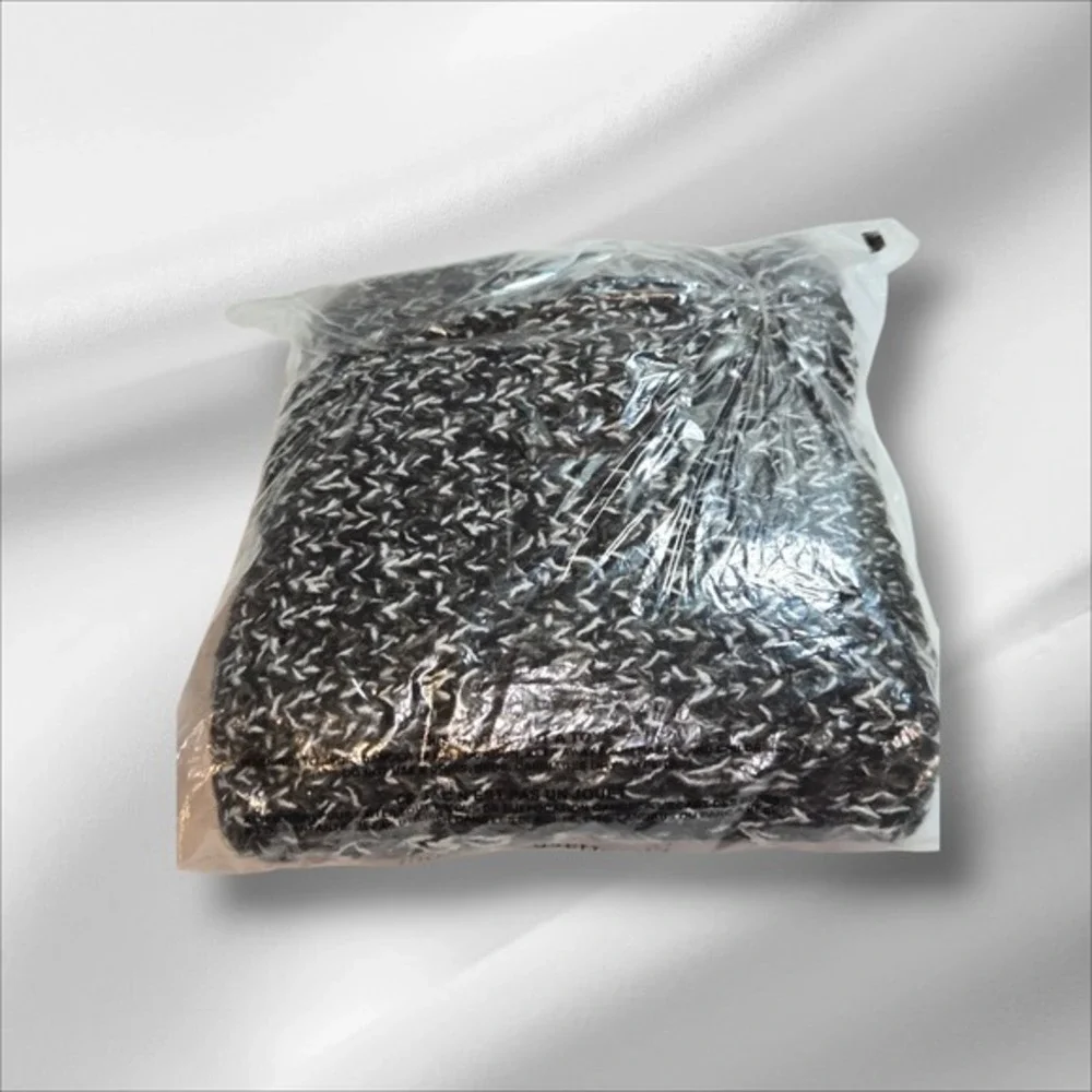 Victoria's Secret Marled Knit Scarf Blk White Chunky Winter Wrap 3244 66‎ 56R OS